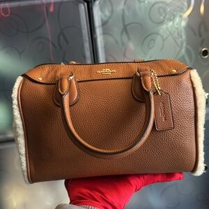 🎀🧡 Coach  Bennett Sharing Satchel bag serial number Nocrossbody strap !!